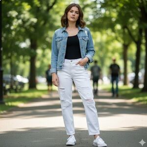 🚨 GAP Women's Straight White Jeans with Distressed Details